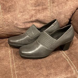 Clarks grey heels